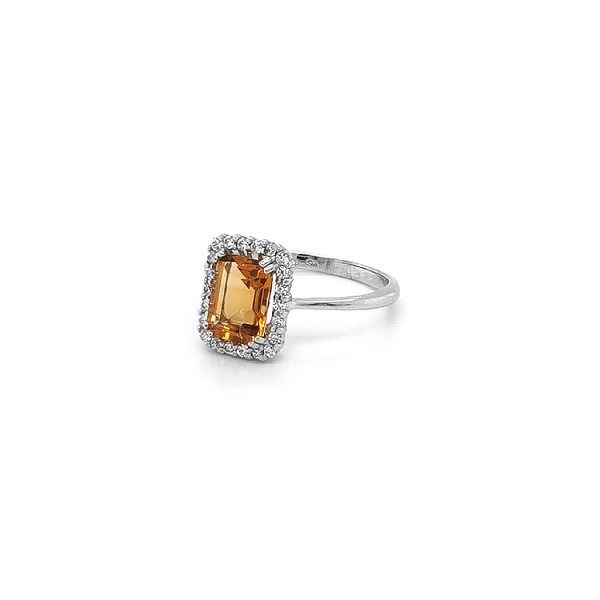 Ring mit orangefarbenem Stein in Weißgold