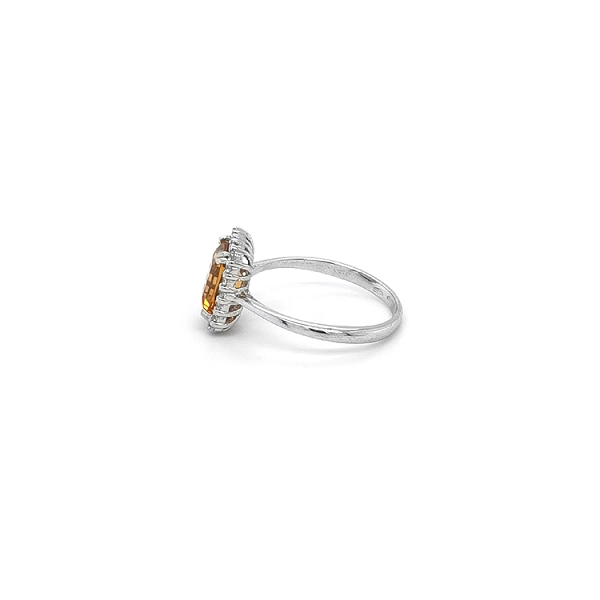 Ring mit orangefarbenem Stein in Weißgold