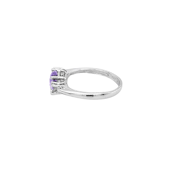 Goldring mit farbigen Steinen