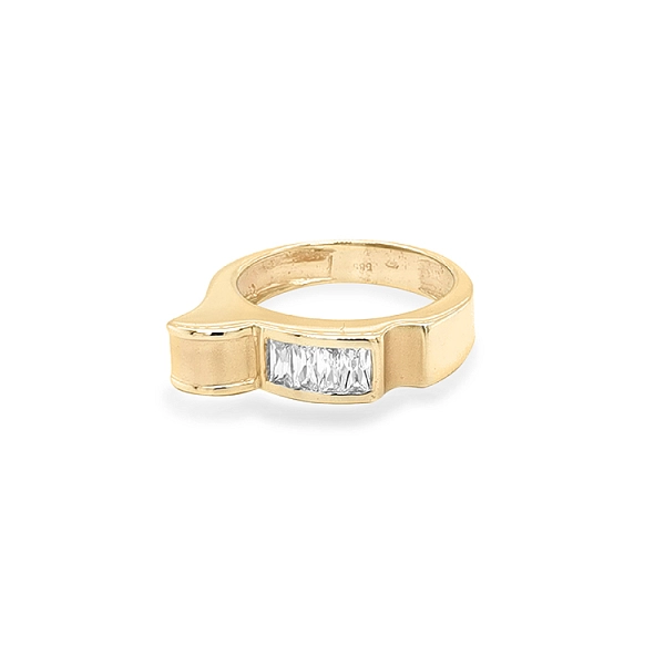 Goldring mit Zirkonen