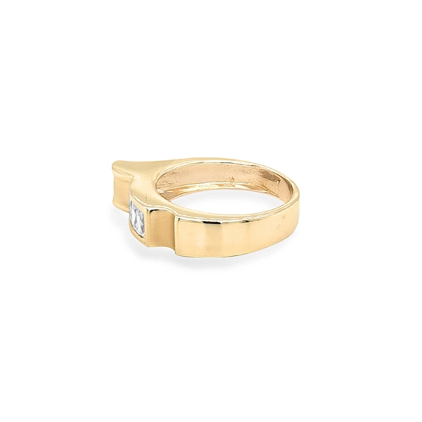 Goldring mit Zirkonen