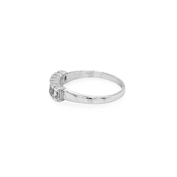 Goldring mit Zirkonen
