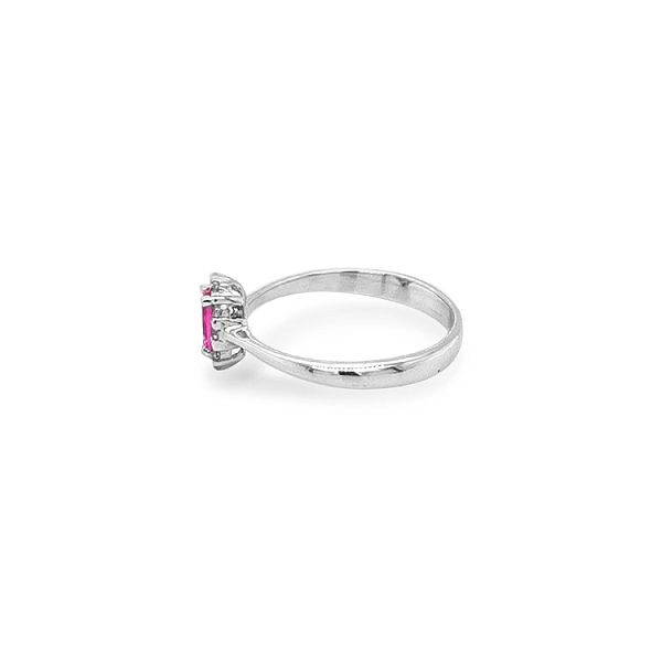 Goldring mit farbigen Steinen