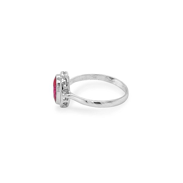 Goldring mit rotem Stein