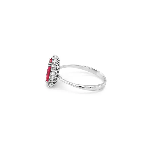 Goldring mit farbigen Steinen