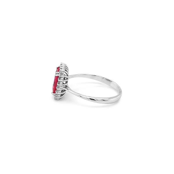 Goldring mit farbigen Steinen