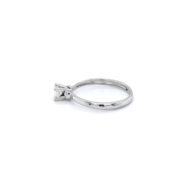 Verlobungsring mit Zirkon aus Weißgold
