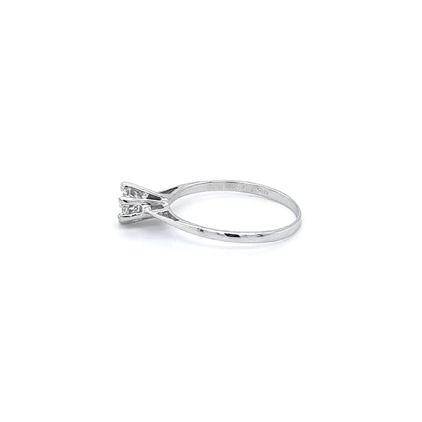 Verlobungsring mit Zirkon aus Weißgold