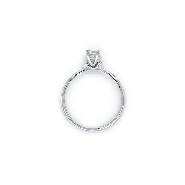 Verlobungsring mit Zirkon aus Weißgold