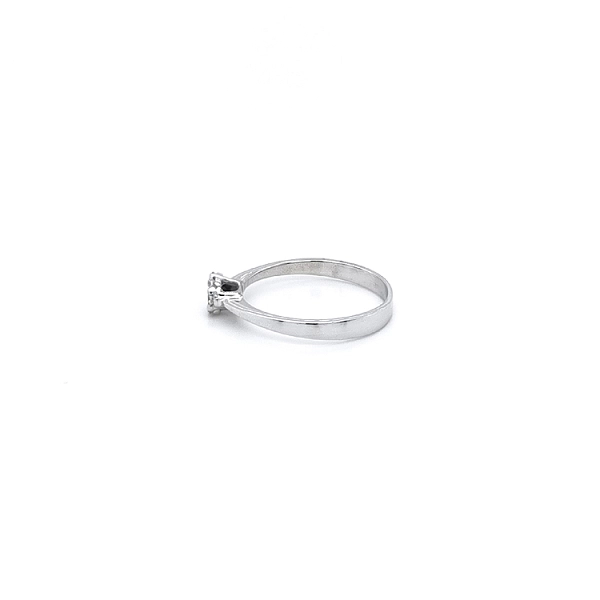 Ring mit Zirkonen aus Weißgold