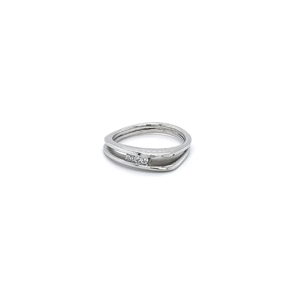 Ring mit Zirkonen aus Weißgold