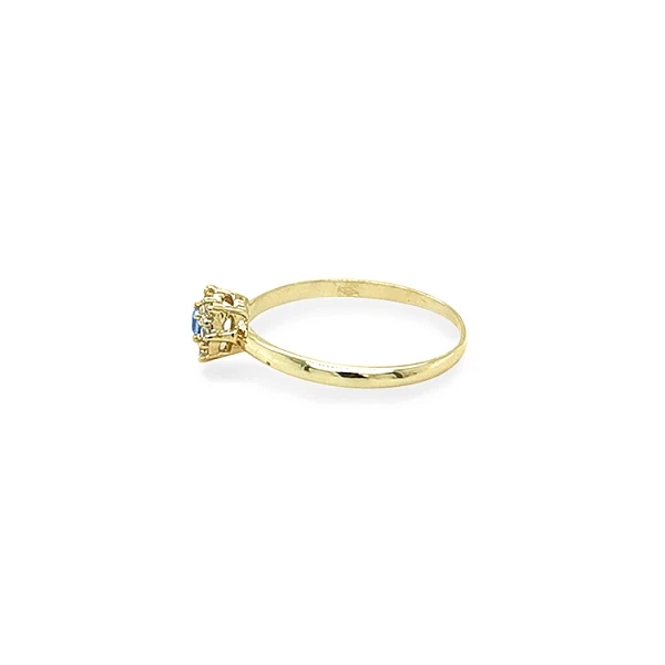 Goldring mit farbigen Steinen