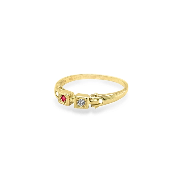 Goldring mit farbigen Steinen