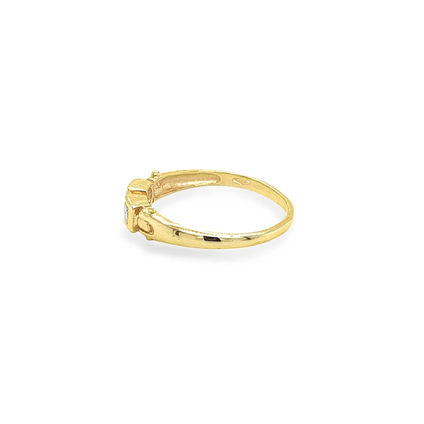 Goldring mit farbigen Steinen