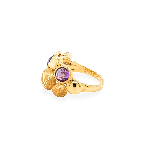 Goldring mit farbigen Steinen