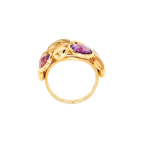 Goldring mit farbigen Steinen