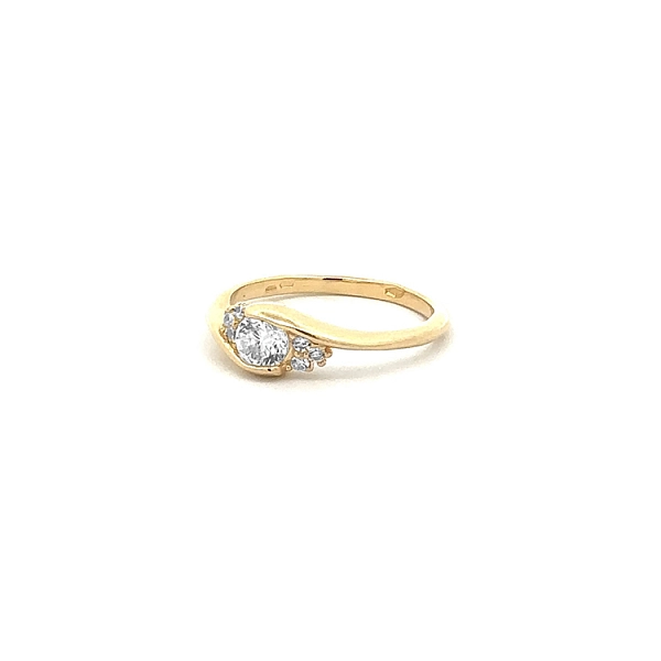 Goldring mit Zirkonen