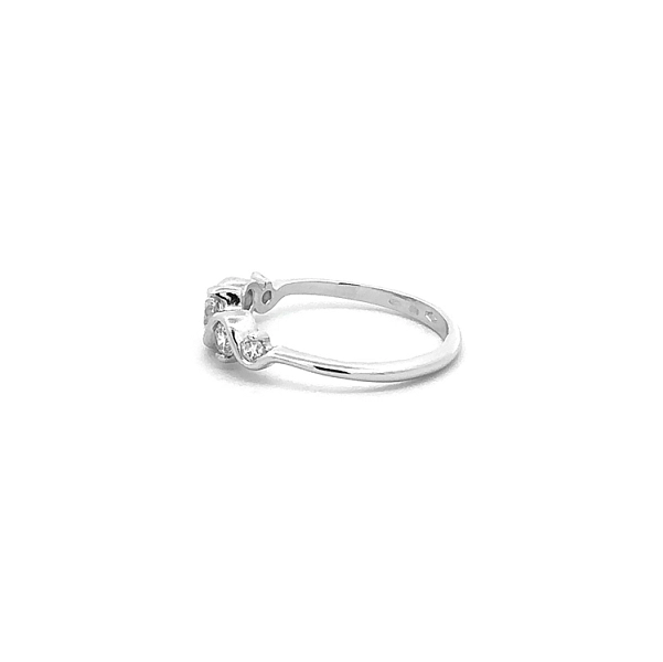 Goldring mit Zirkonen