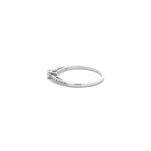 Goldring mit lila Stein