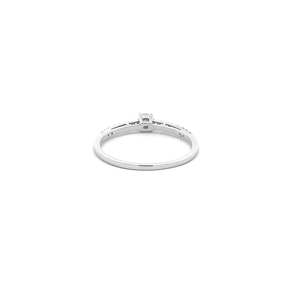 Goldring mit lila Stein