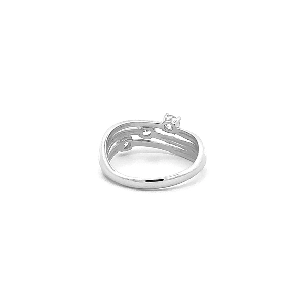 Goldring mit Zirkonen