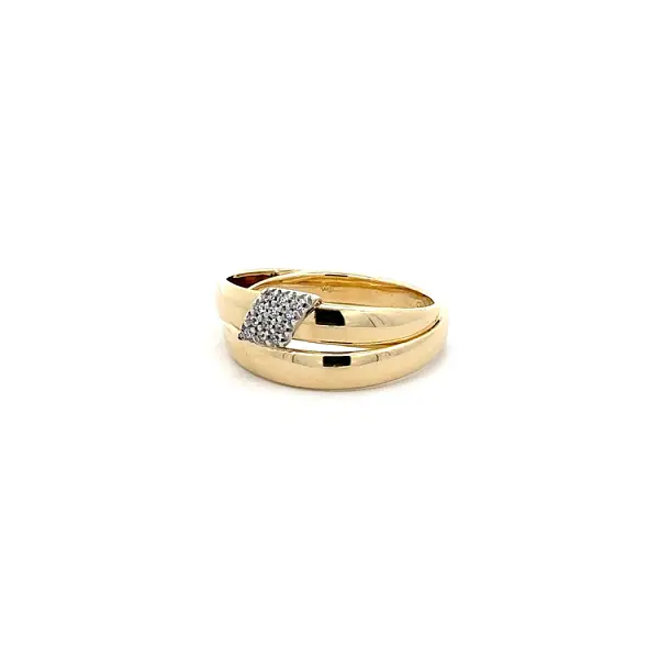 Ring mit Zirkonias in Gold-Kombination