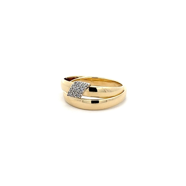 Ring mit Zirkonias in Gold-Kombination