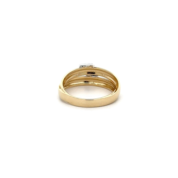Ring mit Zirkonias in Gold-Kombination