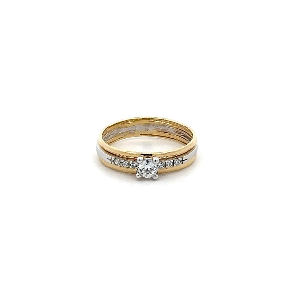 Ring mit Zirkonias in Gold-Kombination