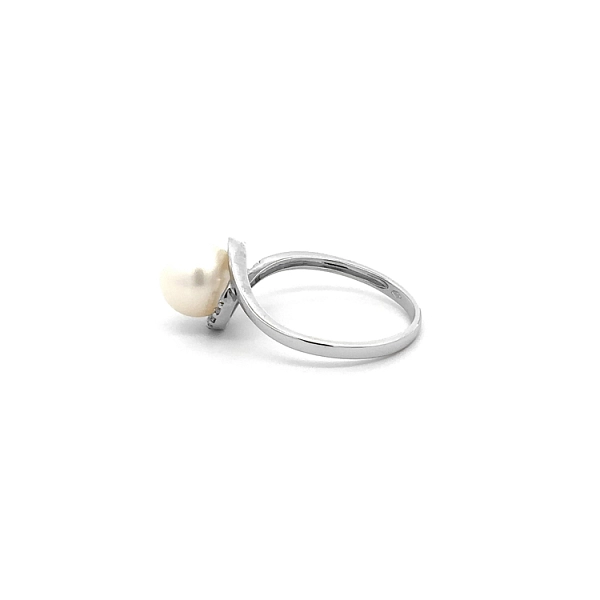 Ring mit Perle und Zirkonen