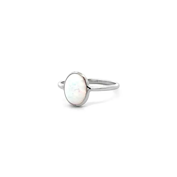 Ring mit Opal aus Weißgold