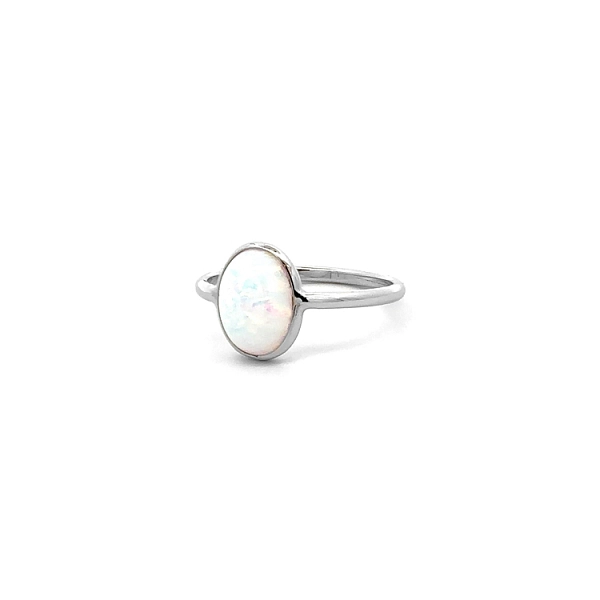 Ring mit Opal aus Weißgold