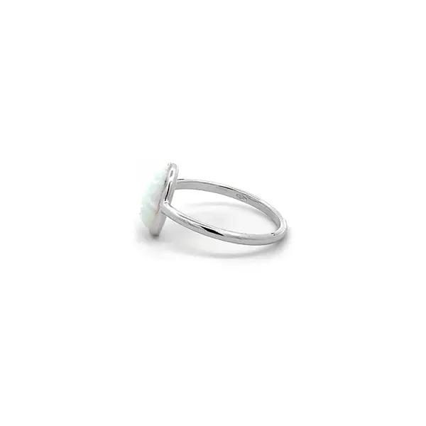 Ring mit Opal aus Weißgold