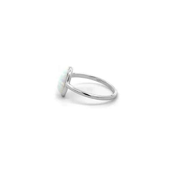 Ring mit Opal aus Weißgold