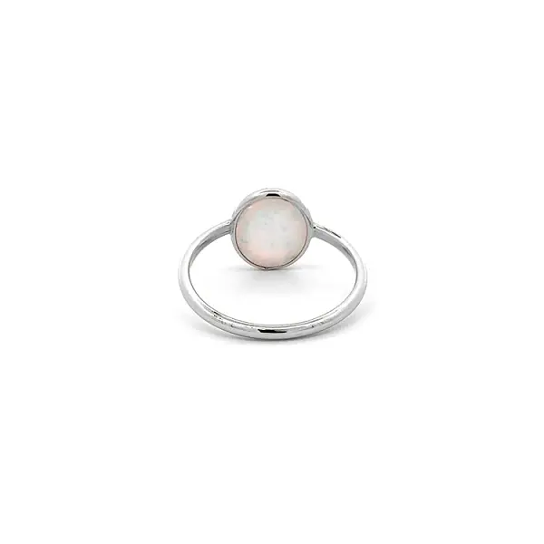 Ring mit Opal aus Weißgold
