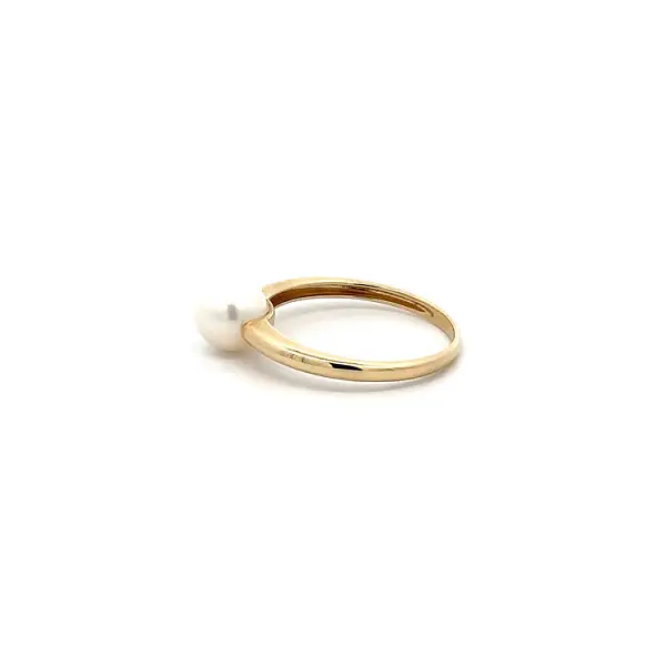 Goldring mit Perle