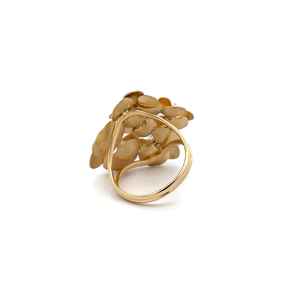 Blumenring aus Gelbgold mit feinem Zirkon-Glanz