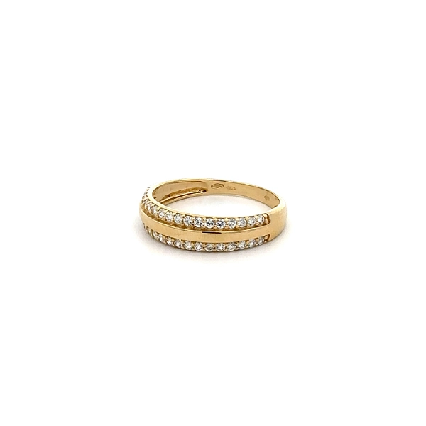 Goldring mit Zirkonen