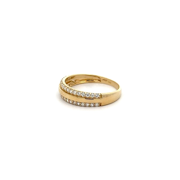Goldring mit Zirkonen