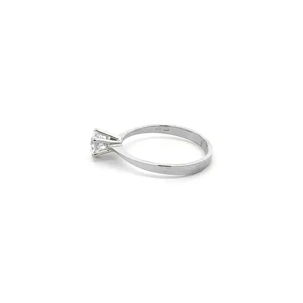 Verlobungsring mit Zirkon aus Weißgold