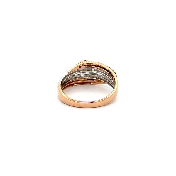 Ring mit Zirkonias in Gold-Kombination