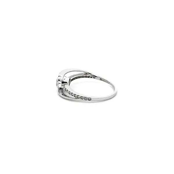 Ring mit Zirkonen aus Weißgold