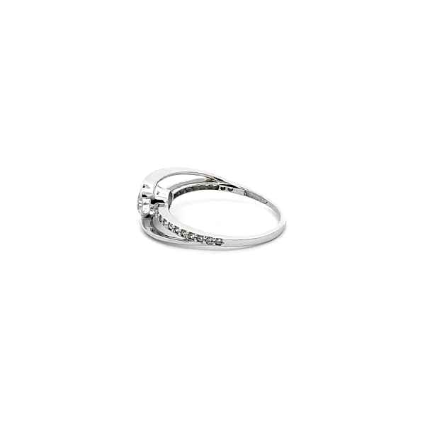 Ring mit Zirkonen aus Weißgold