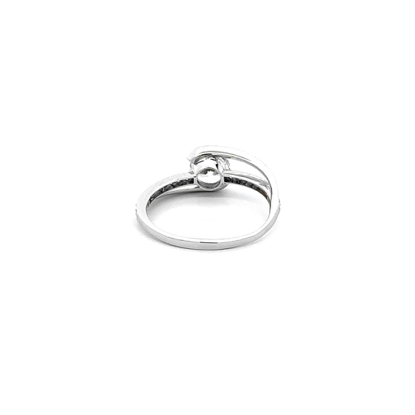 Ring mit Zirkonen aus Weißgold