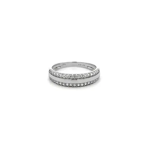 Ring mit Zirkonen aus Weißgold