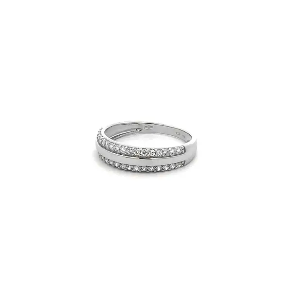 Ring mit Zirkonen aus Weißgold