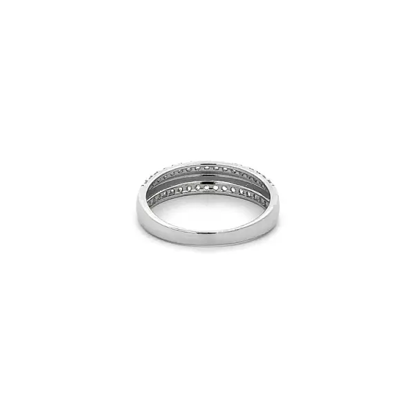 Ring mit Zirkonen aus Weißgold