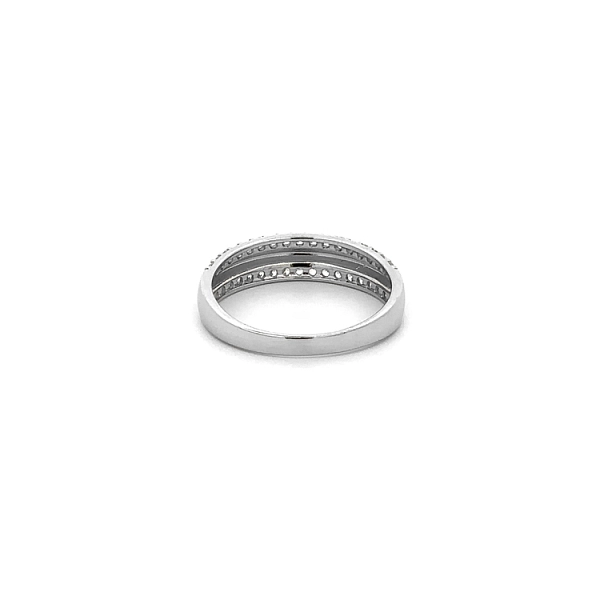 Ring mit Zirkonen aus Weißgold