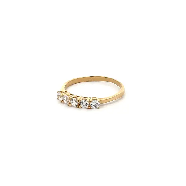 Goldring mit Zirkonen