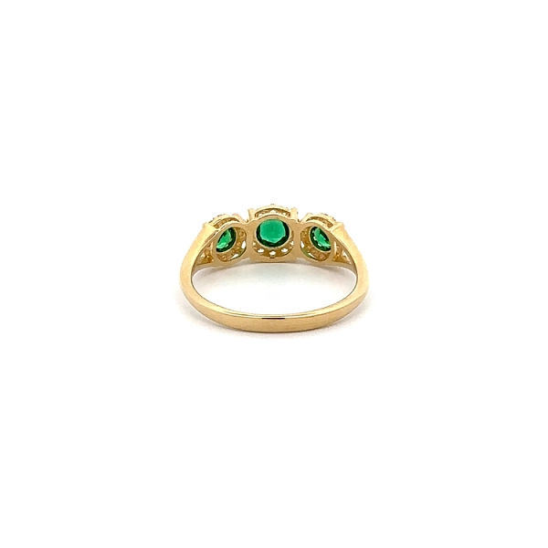 Goldring mit Smaragd, umgeben von feinen Zirkonen